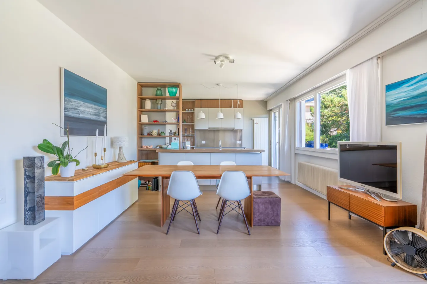 Charming Apartment with Lake View - Photo 6 of 13
