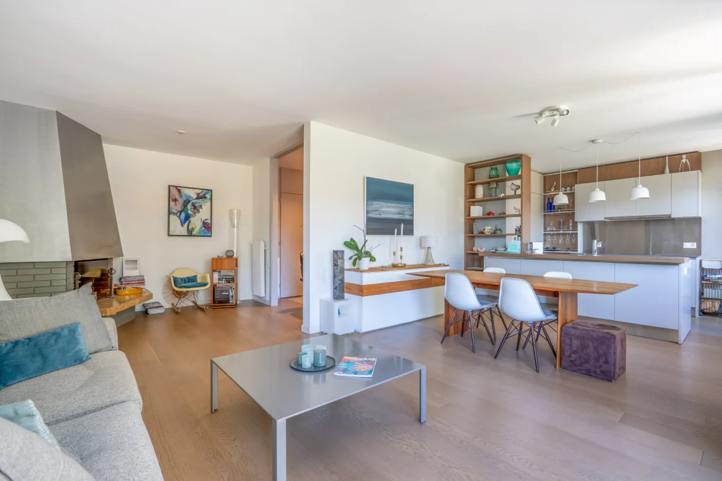 Charming Apartment with Lake View - Photo 3 of 13