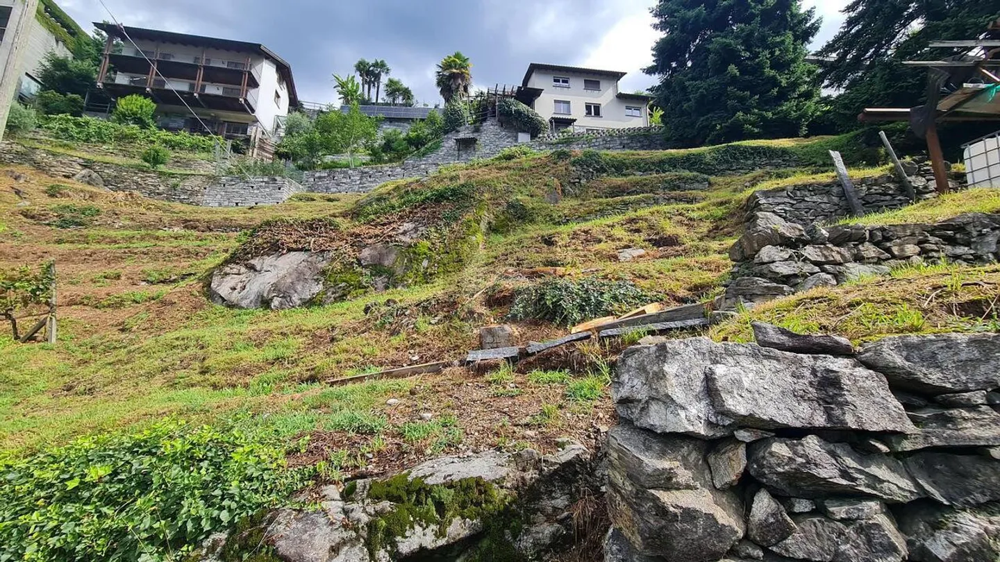 TRANQUILLO E SOLEGGIATO CON VISTA - Foto 2 di 5