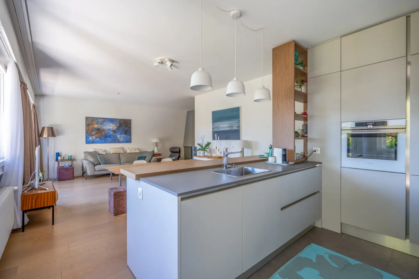 Charming Apartment with Lake View - Photo 7 of 13