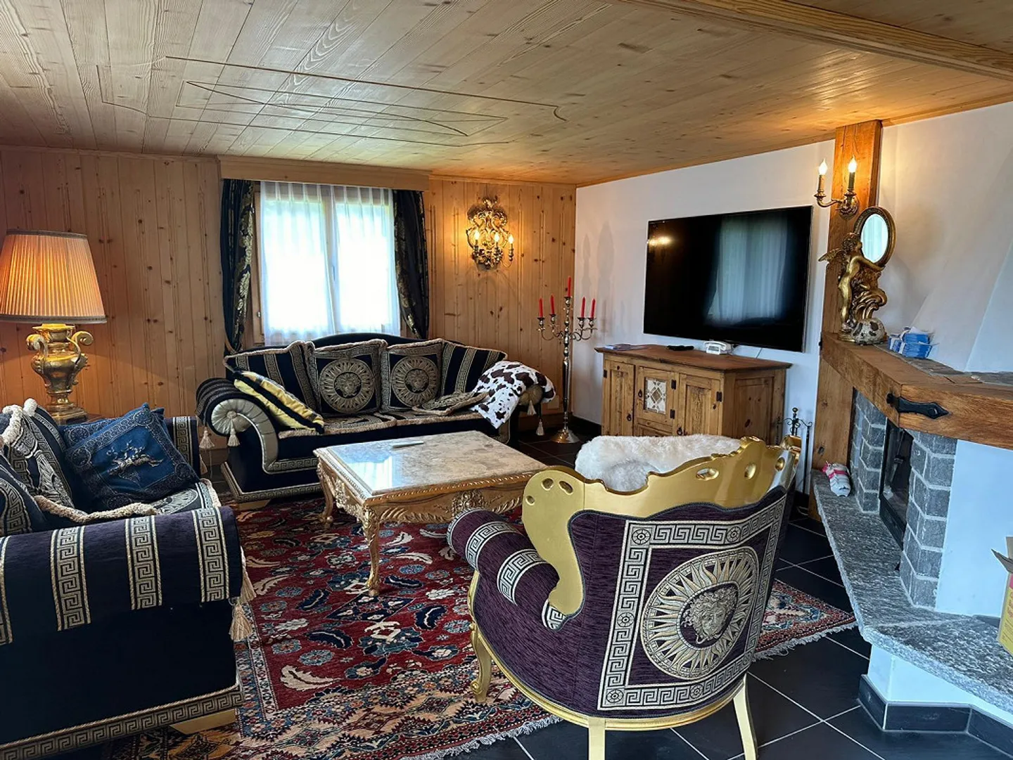 Charming Alpine Chalet with Garden - Photo 5 of 13