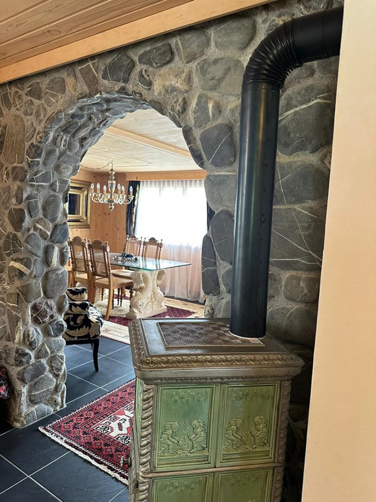 Charming Alpine Chalet with Garden - Photo 7 of 13