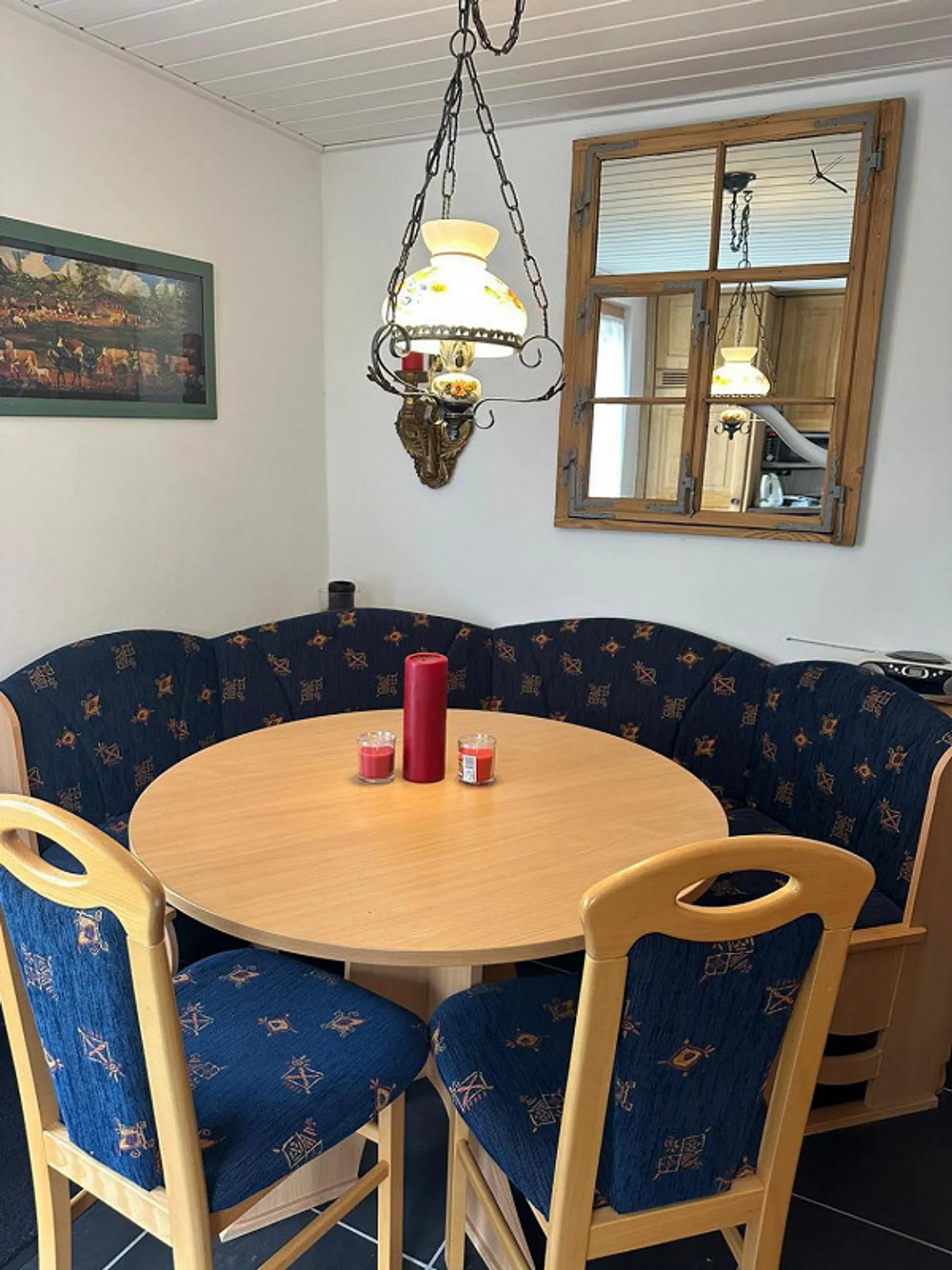 Charming Alpine Chalet with Garden - Photo 11 of 13