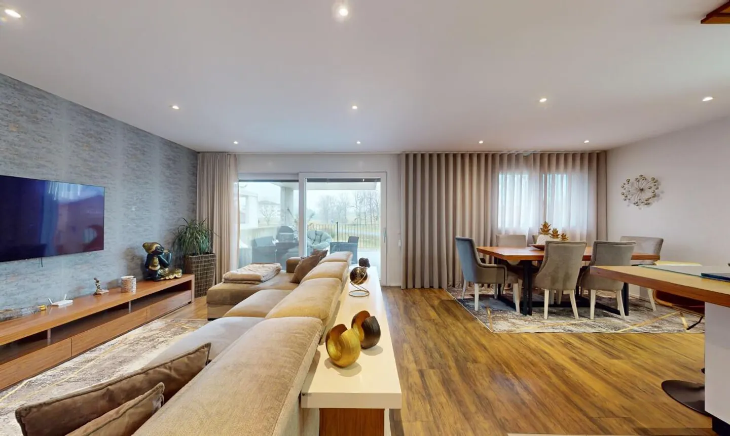 Beautiful modern detached villa with garden - Photo 5 of 13