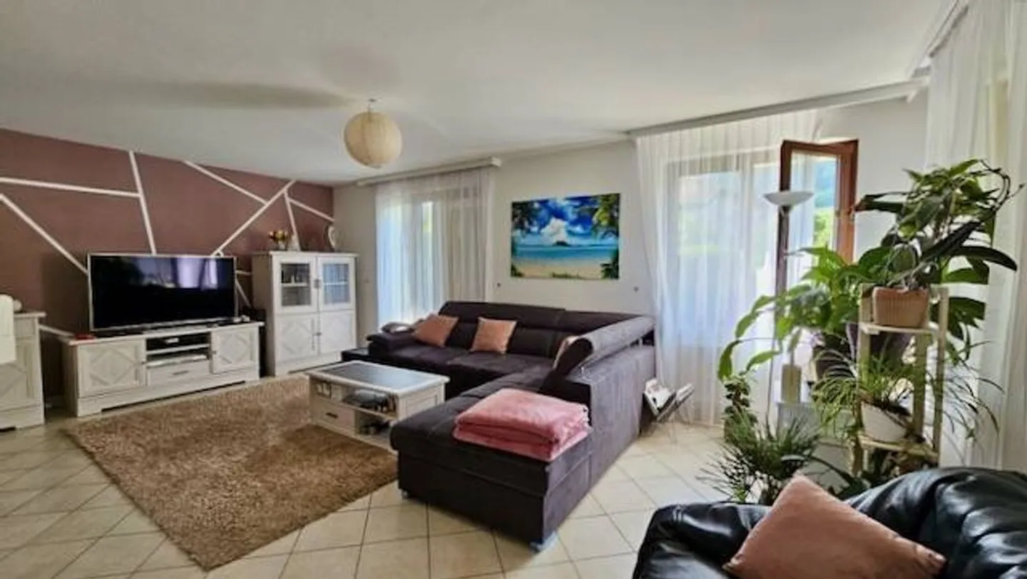 Warm house in a pleasant residential area, double garage, parking spaces - Photo 8 of 13