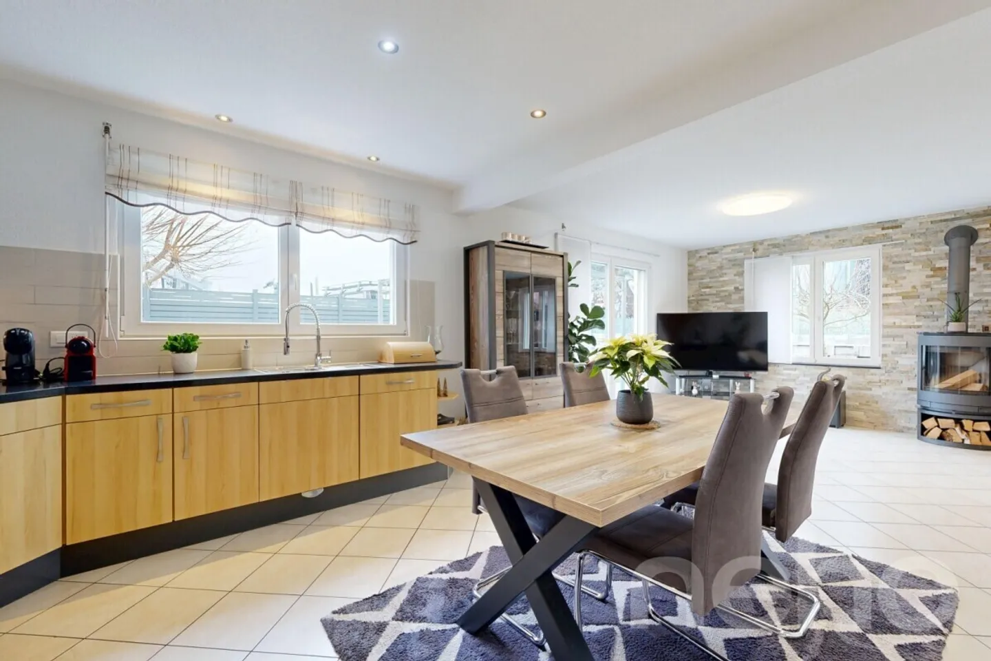 Casa indipendente con garage! - Foto 3 di 13