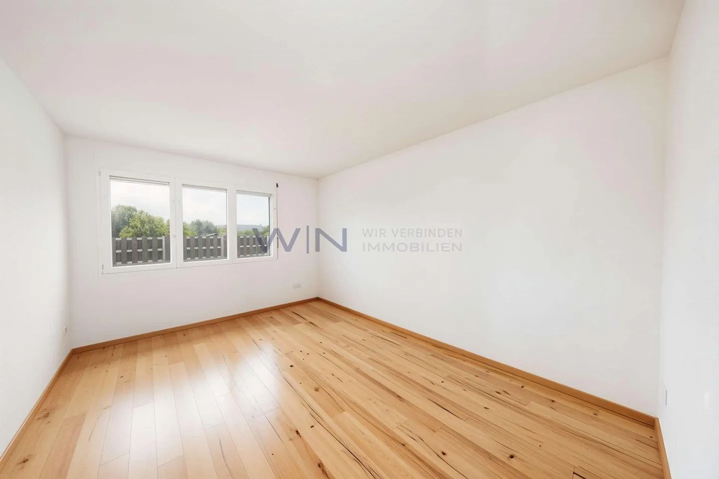 Una casa che offre libertà? Posizione collinare con vista sulle montagne e piscina - Foto 5 di 8