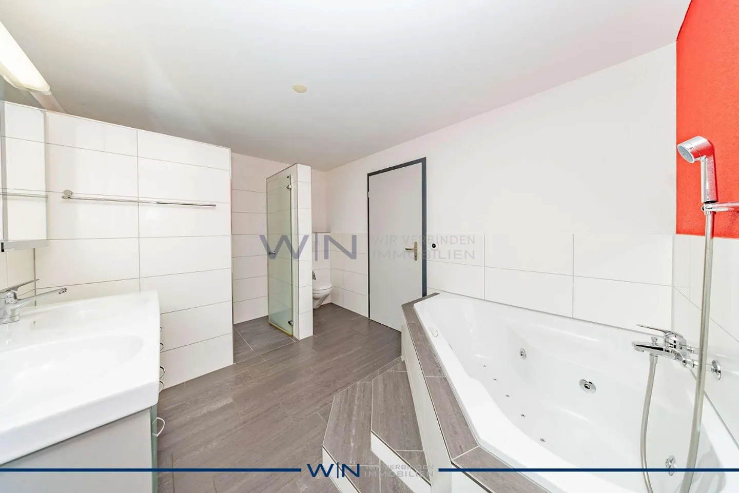 Una casa che offre libertà? Posizione collinare con vista sulle montagne e piscina - Foto 6 di 8