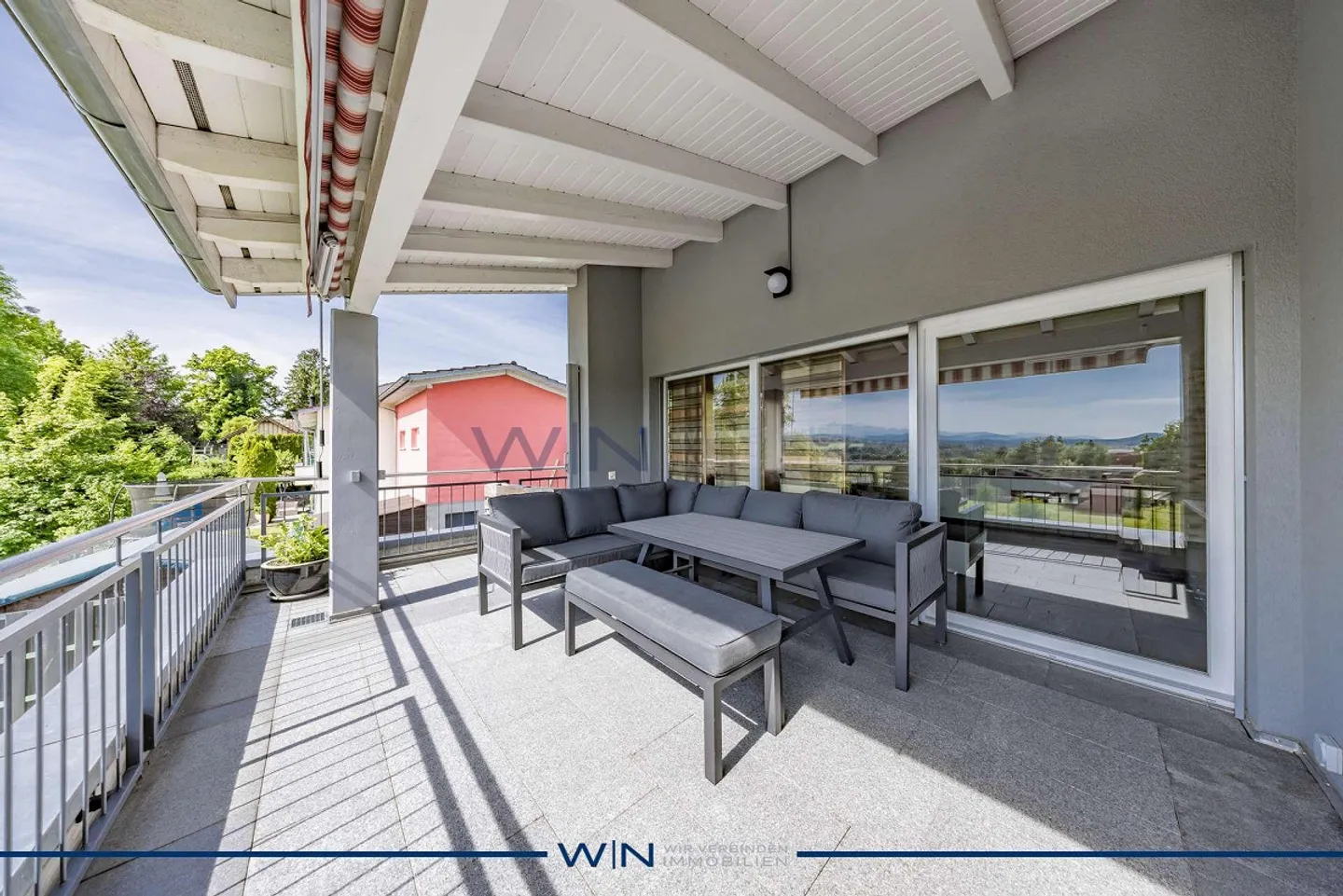 Una casa che offre libertà? Posizione collinare con vista sulle montagne e piscina - Foto 7 di 8