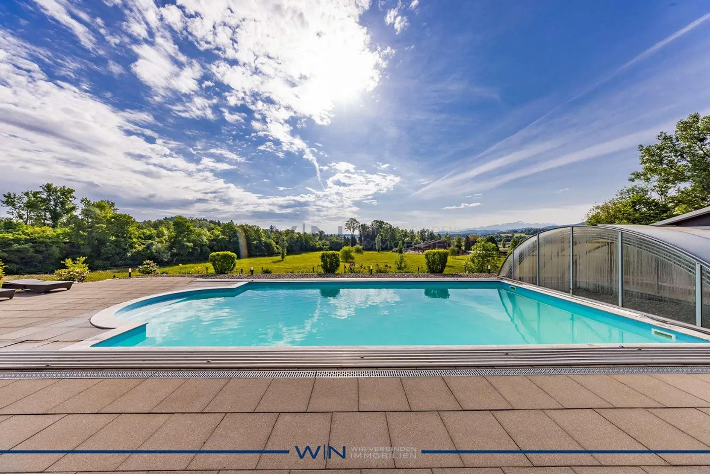 Una casa che offre libertà? Posizione collinare con vista sulle montagne e piscina - Foto 8 di 8