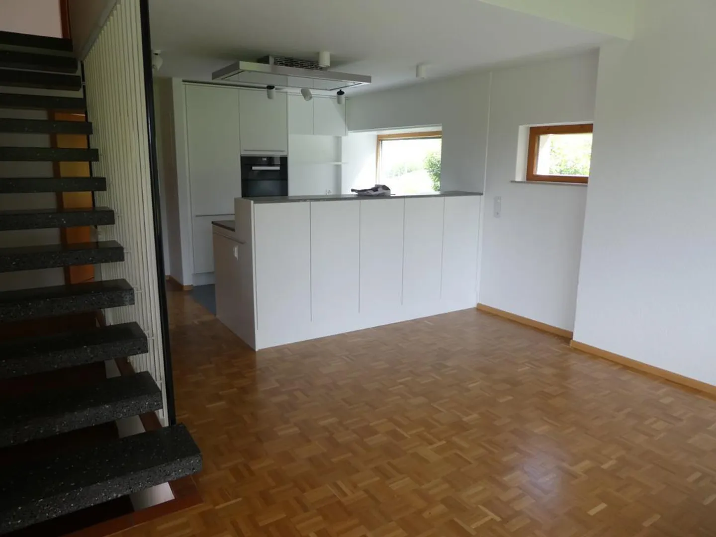 Casa unifamiliare in una posizione soleggiata con vista mozzafiato in affitto - Foto 5 di 12