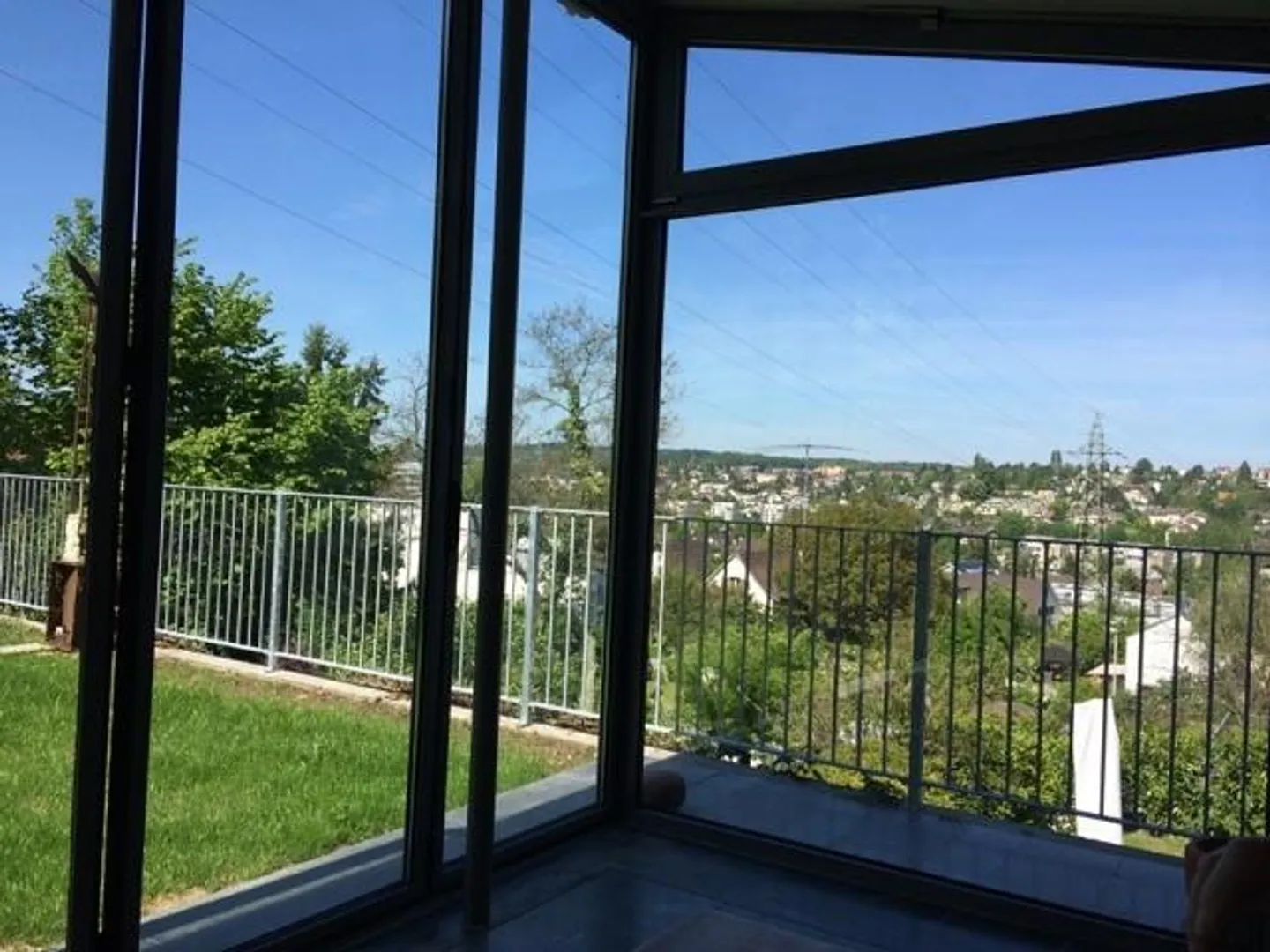 Casa unifamiliare in una posizione soleggiata con vista mozzafiato in affitto - Foto 2 di 12
