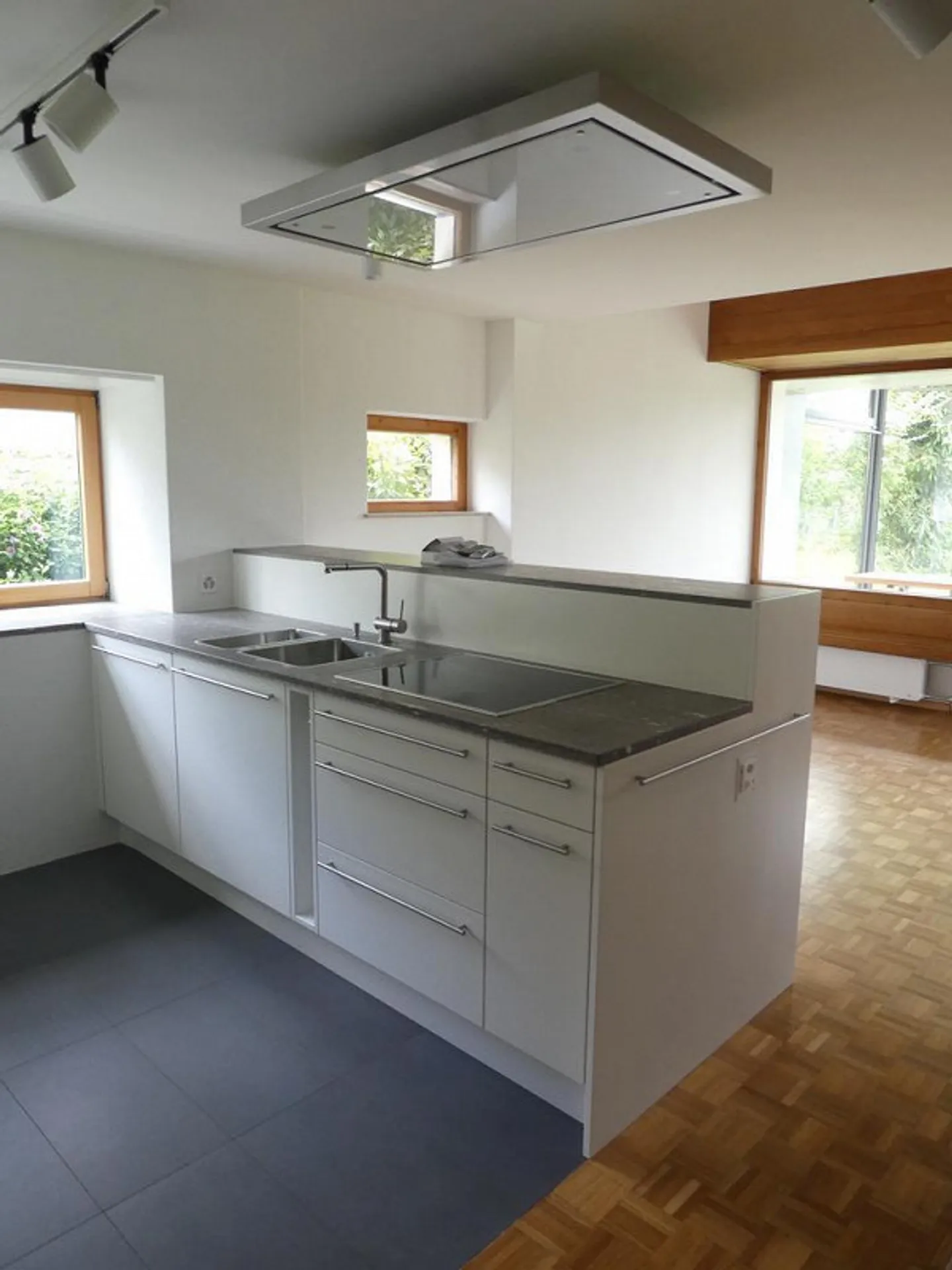 Casa unifamiliare in una posizione soleggiata con vista mozzafiato in affitto - Foto 6 di 12