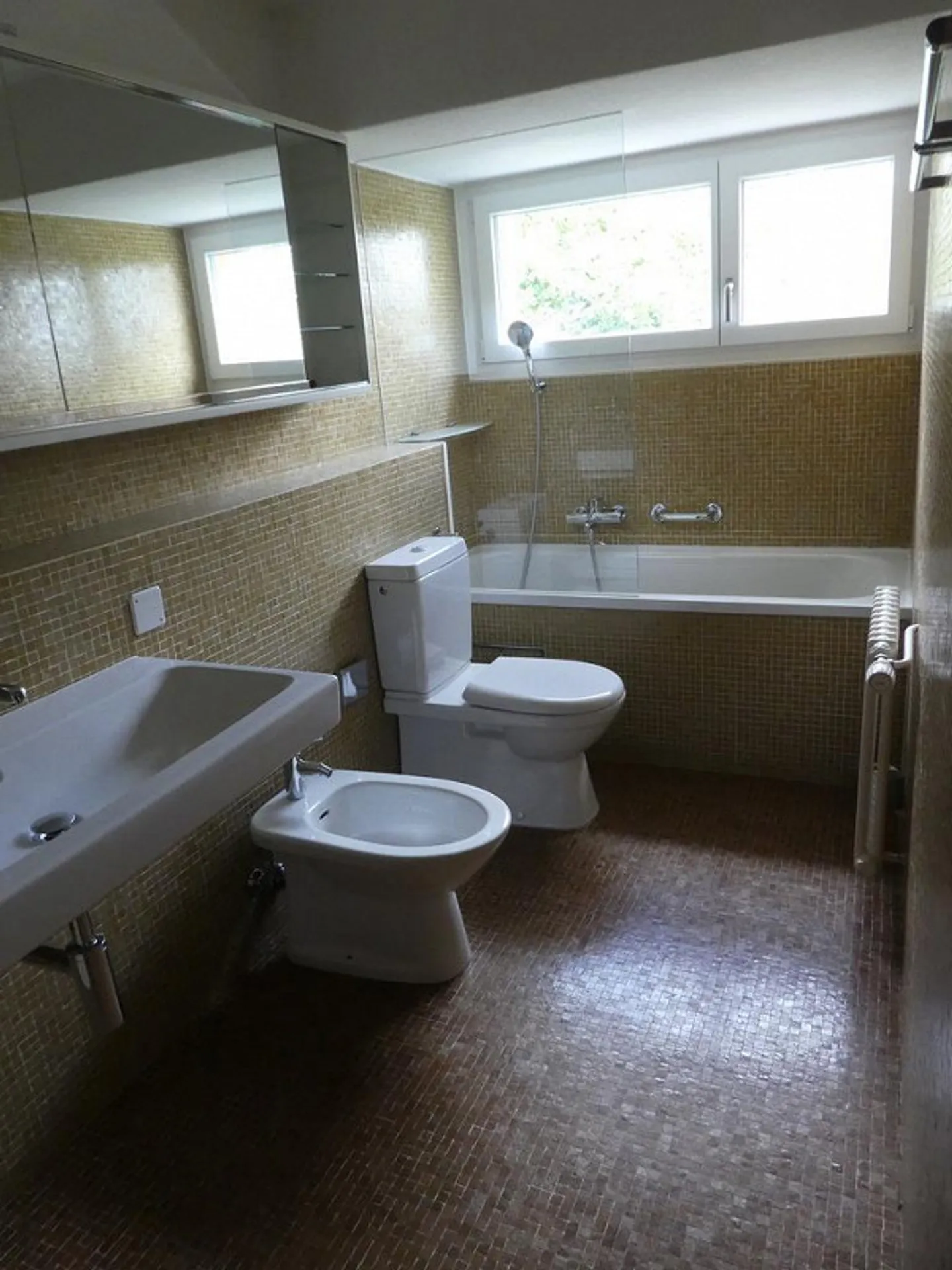 Casa unifamiliare in una posizione soleggiata con vista mozzafiato in affitto - Foto 9 di 12