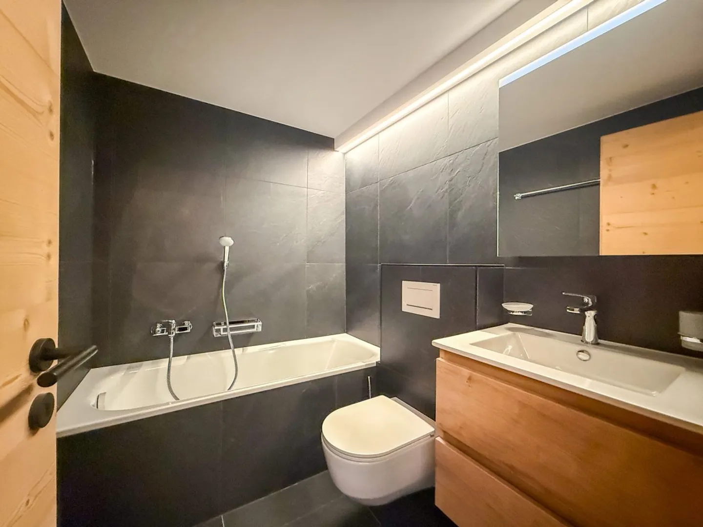 Bell'appartamento nuovo di 2,5 stanze nel centro città - parcheggio coperto - Foto 4 di 7