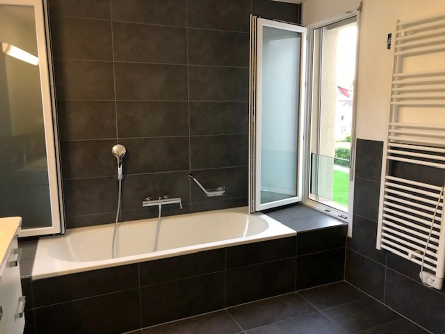 Appartement 4.5 pièces neuf avec standard de propriété à louer - Photo 3 sur 8