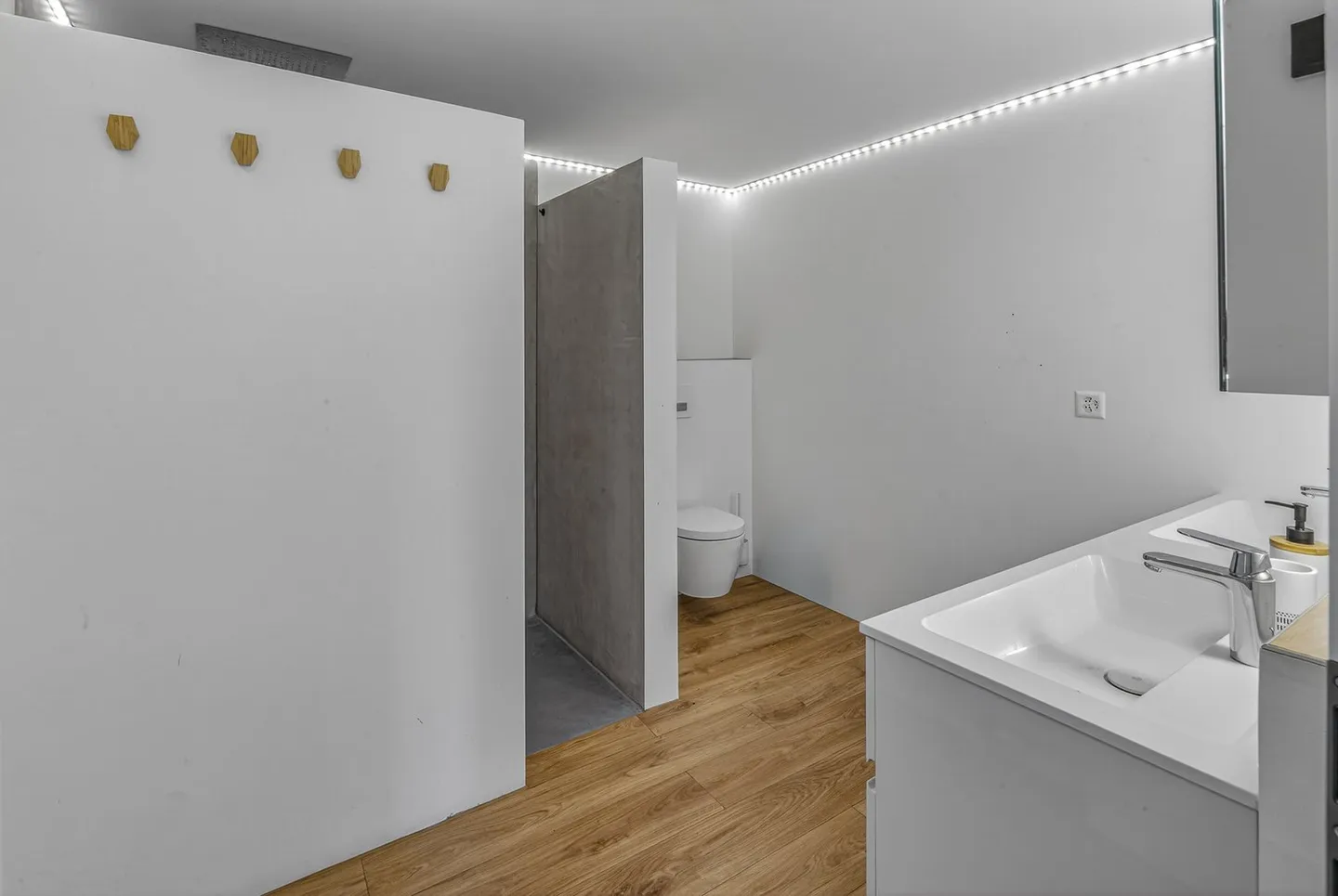 Modernes Familienhaus mit Weitblick - hochwertiger Ausbau & nahezu energieautark - Photo 6 sur 15