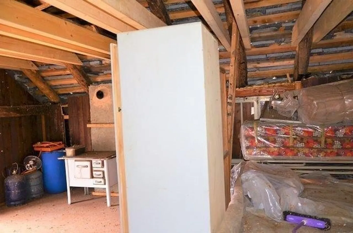 Due rustici parzialmente ristrutturati con giardino - Foto 4 di 27