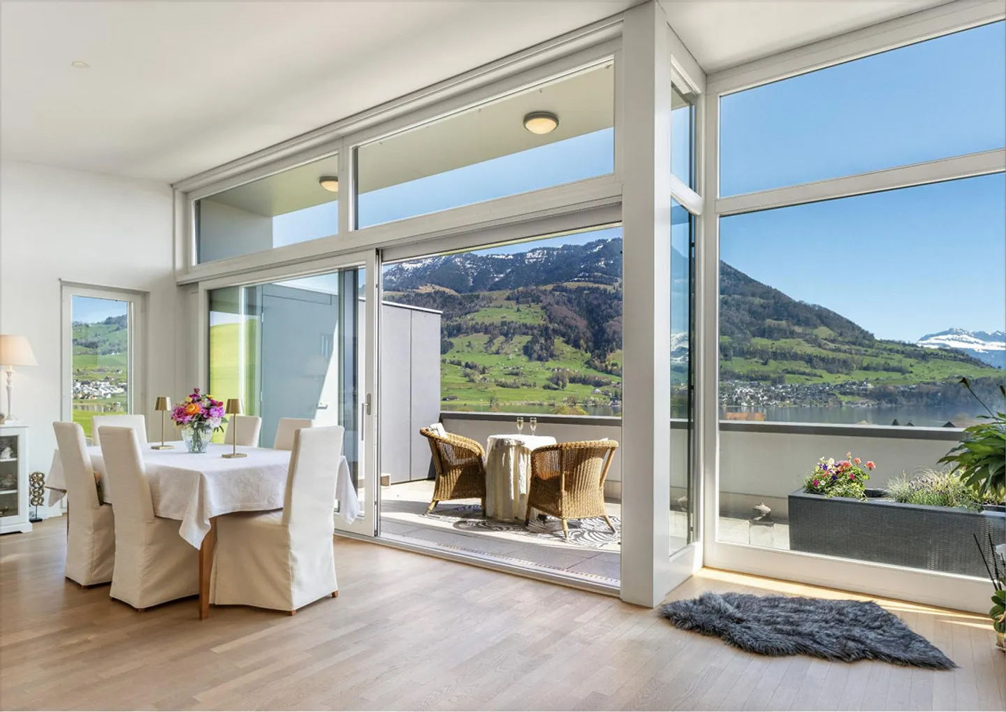 Appartamento esclusivo con vista spettacolare sul lago e sulle montagne - Foto 1 di 16