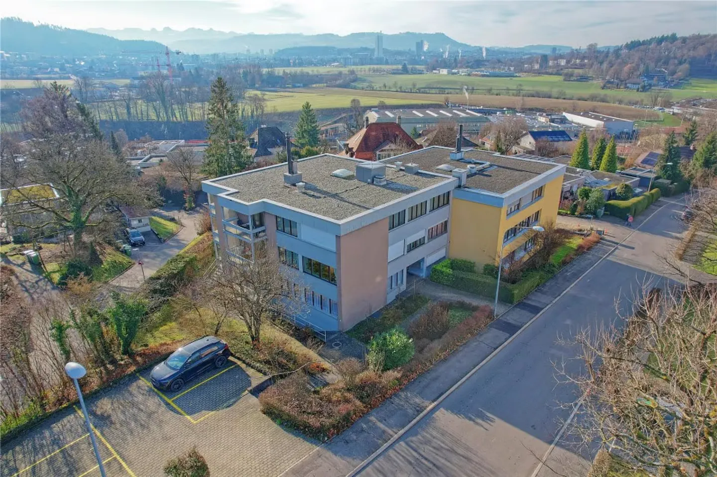 Appartamento elegante di 4½ locali con laboratorio riscaldato in una posizione popolare a Bolligen - Foto 5 di 13