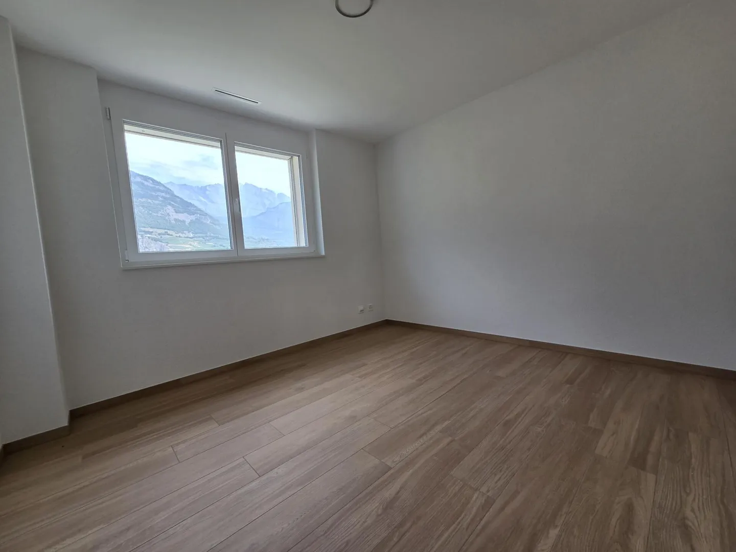 Nuovo - Appartamento di 3,5 locali con balcone e posti auto - Foto 5 di 7