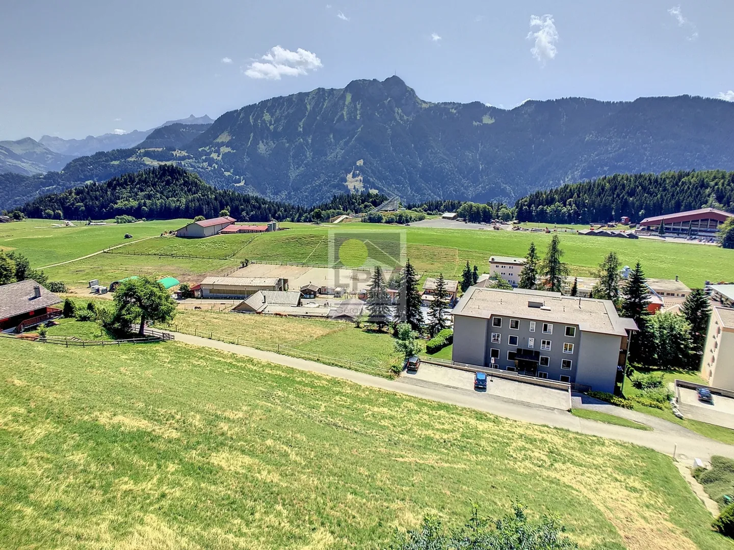 Appartamento di 5,5 stanze con vista magnifica e grande giardino! - Foto 3 di 13