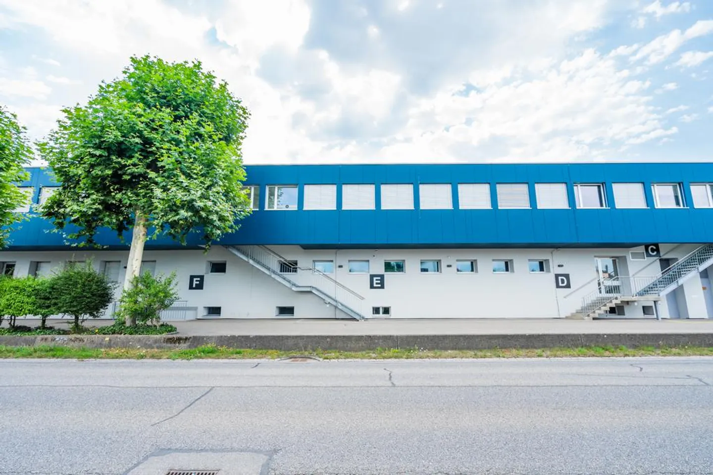 Multifunctional commercial space with optimal infrastructure - Photo 1 of 9