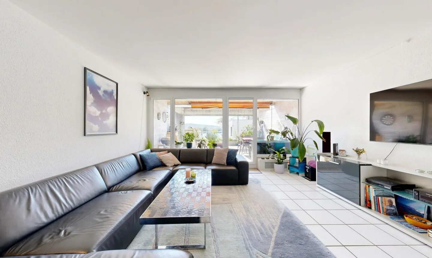 Renovated terraced house by Lake Biel with garden meadow - Photo 2 of 11