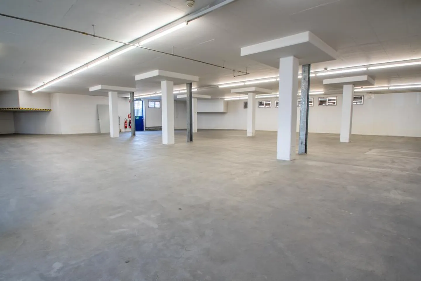Multifunctional commercial space with optimal infrastructure - Photo 4 of 9