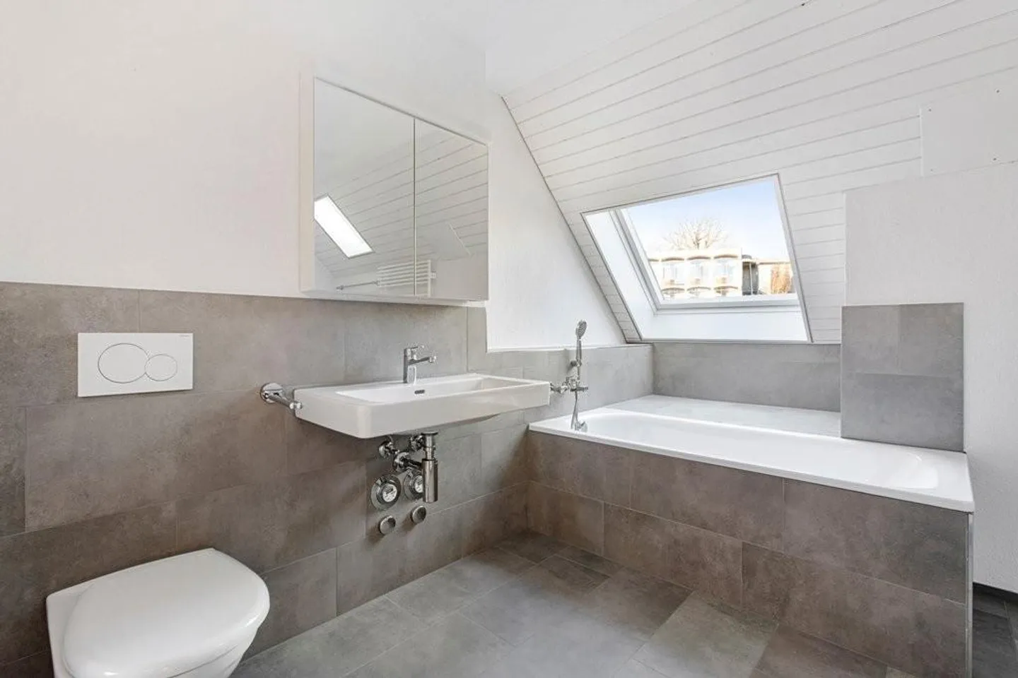 Charming and modern maisonette apartment in the east of the city - Photo 4 of 9