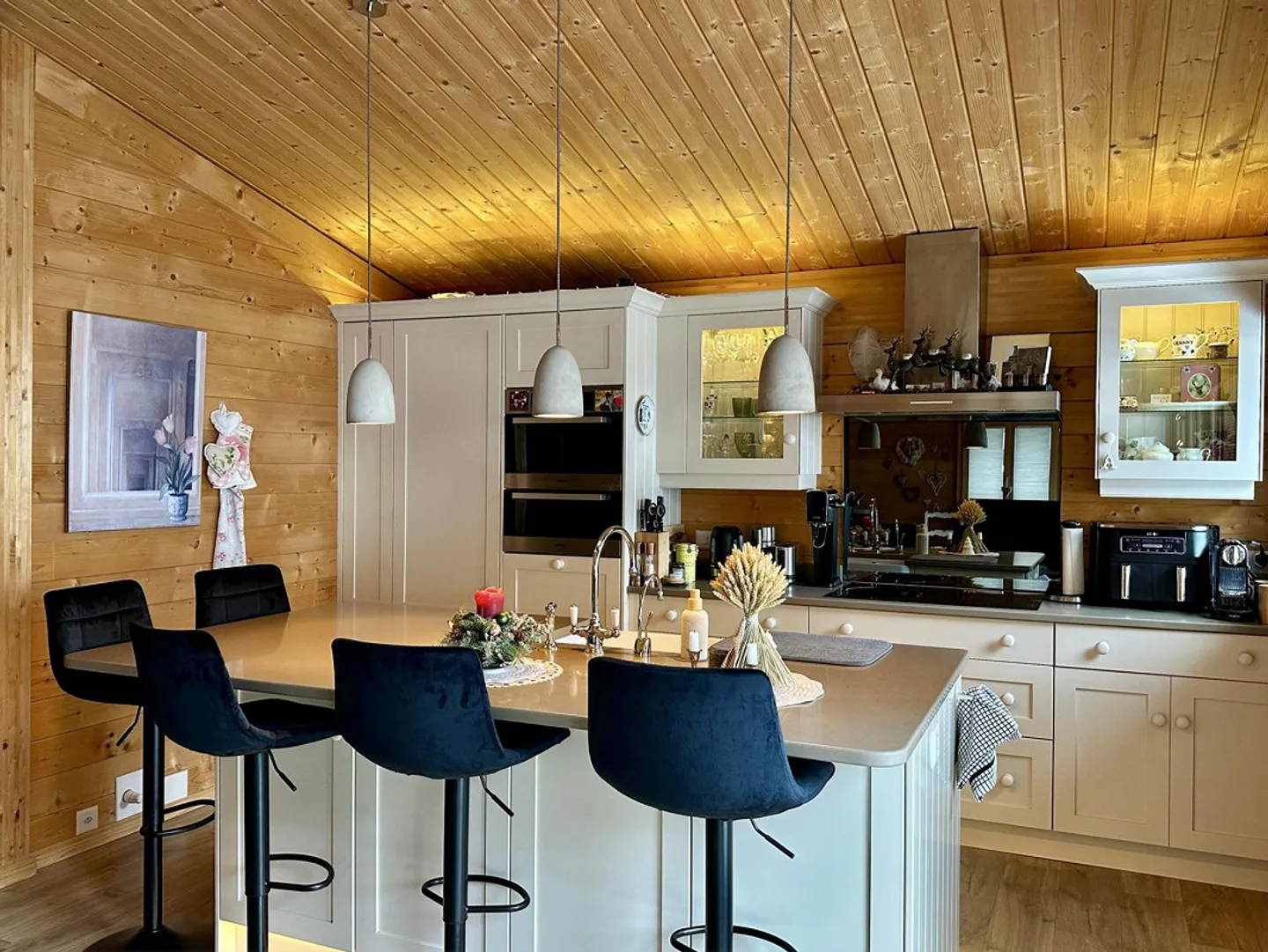 Luxury Chalet with Mountain Views - Photo 3 of 13