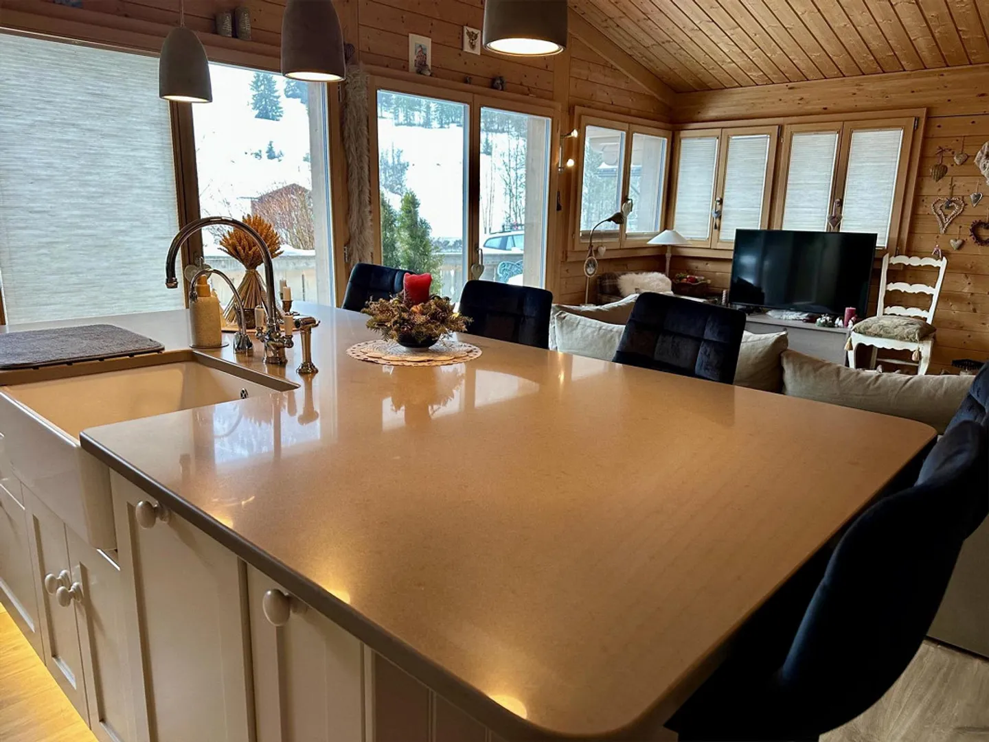 Luxury Chalet with Mountain Views - Photo 9 of 13