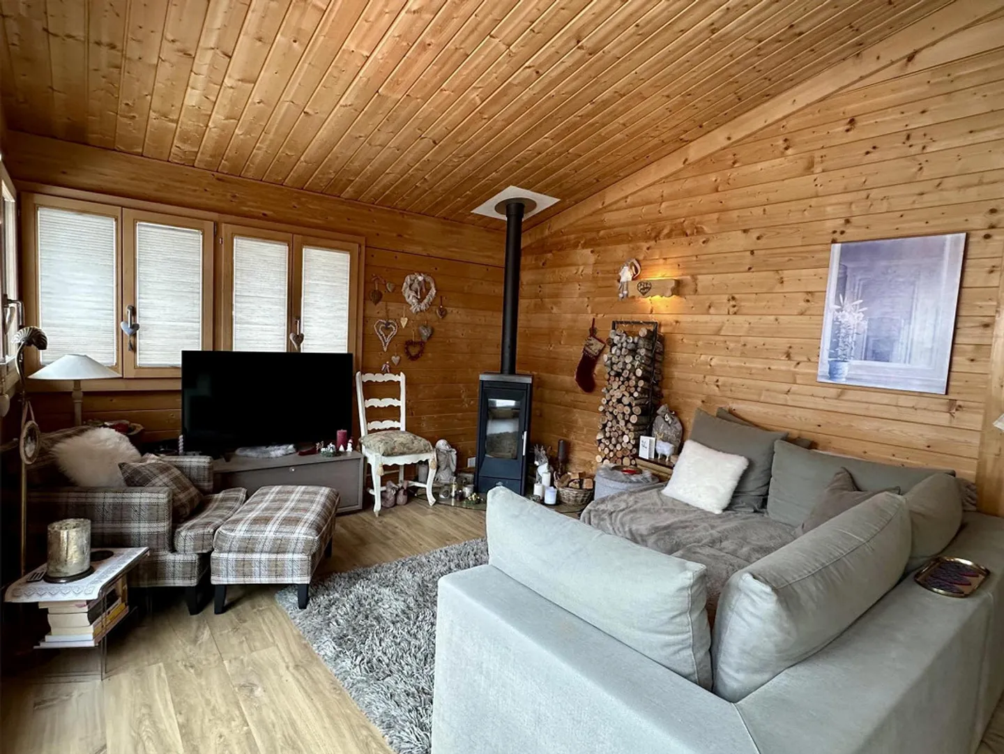 Luxury Chalet with Mountain Views - Photo 10 of 13