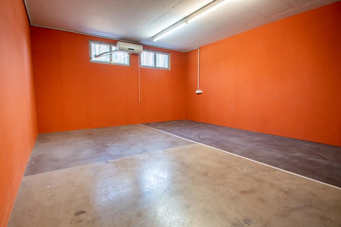 Multifunctional commercial space with optimal infrastructure - Photo 6 of 9