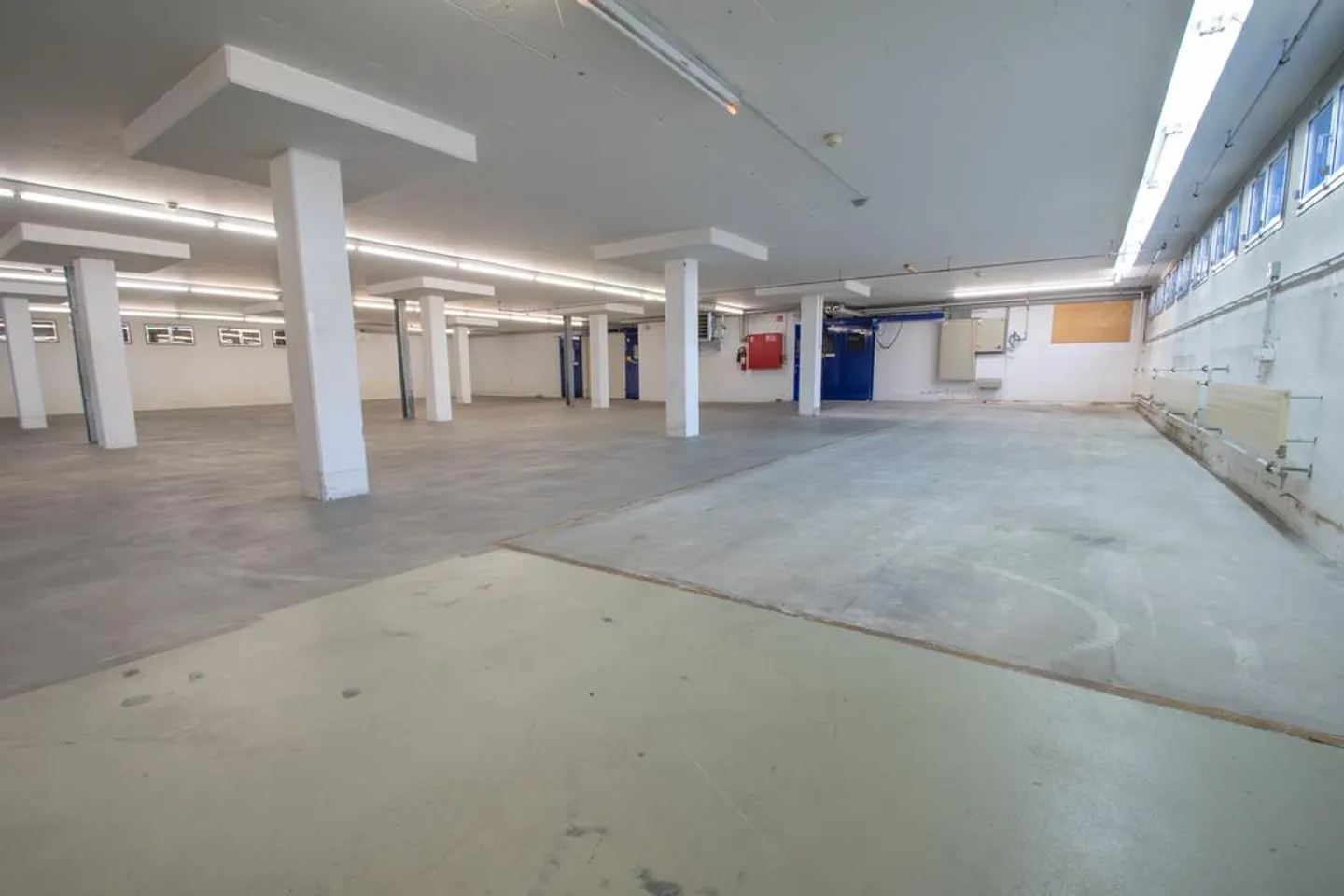 Multifunctional commercial space with optimal infrastructure - Photo 7 of 9