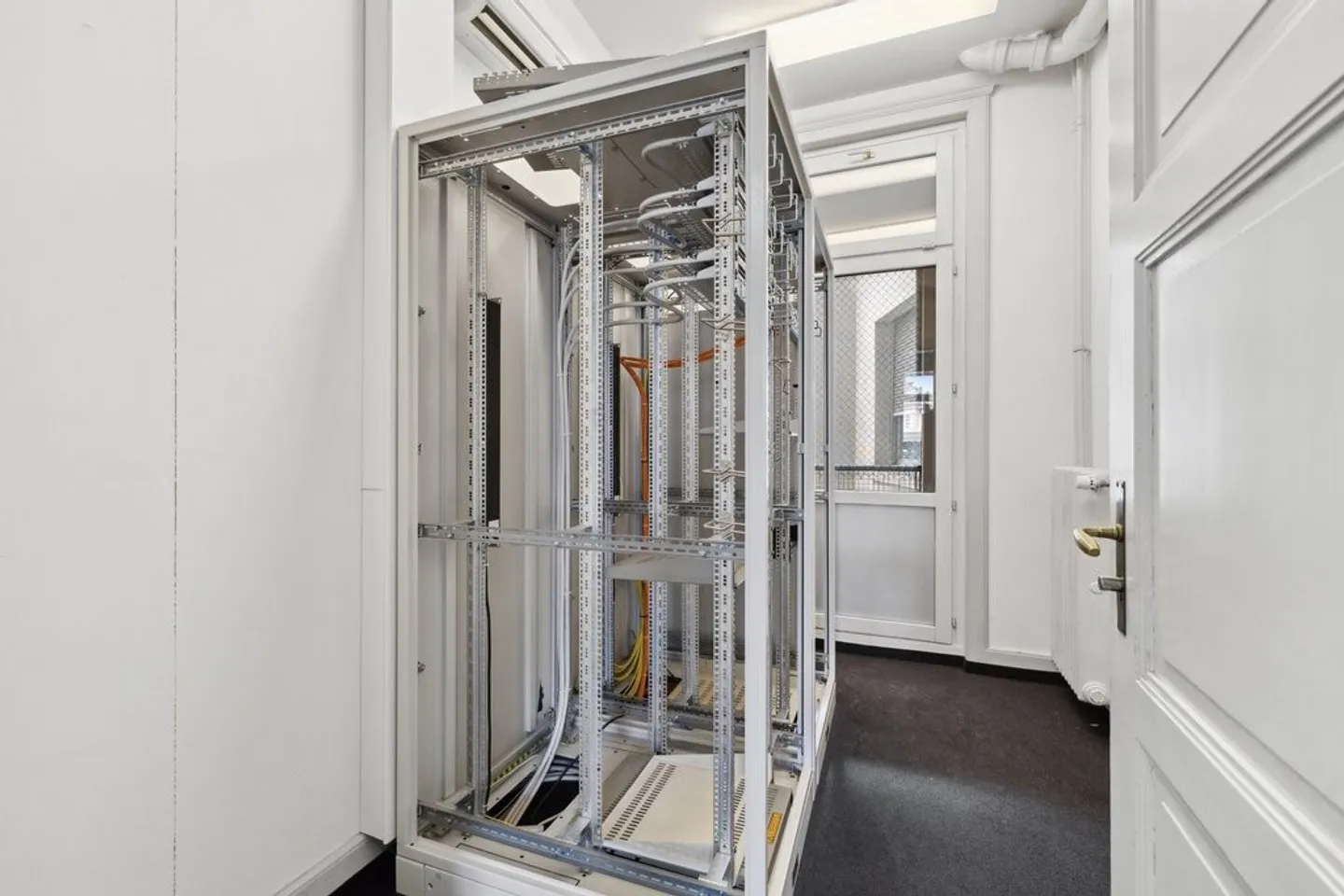 The first skyscraper in Basel is looking for new tenants! - Photo 6 of 11