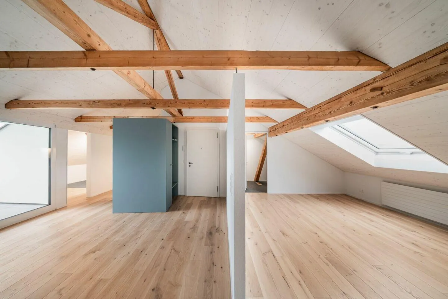 Saniertes 1.5-Zimmer-Dachloft mit sonnigem Balkon - Foto 2 von 5