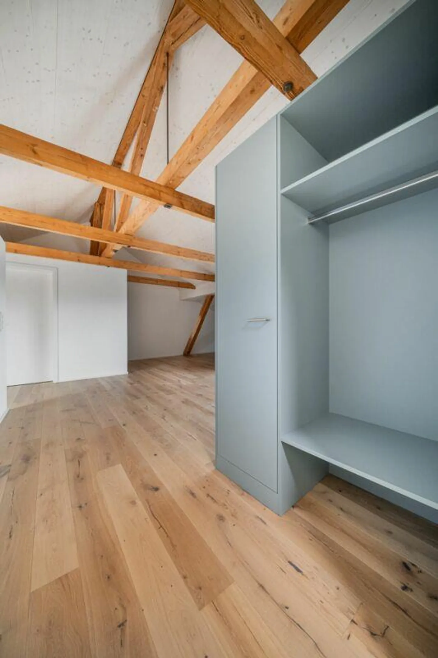 Saniertes 1.5-Zimmer-Dachloft mit sonnigem Balkon - Foto 4 von 5