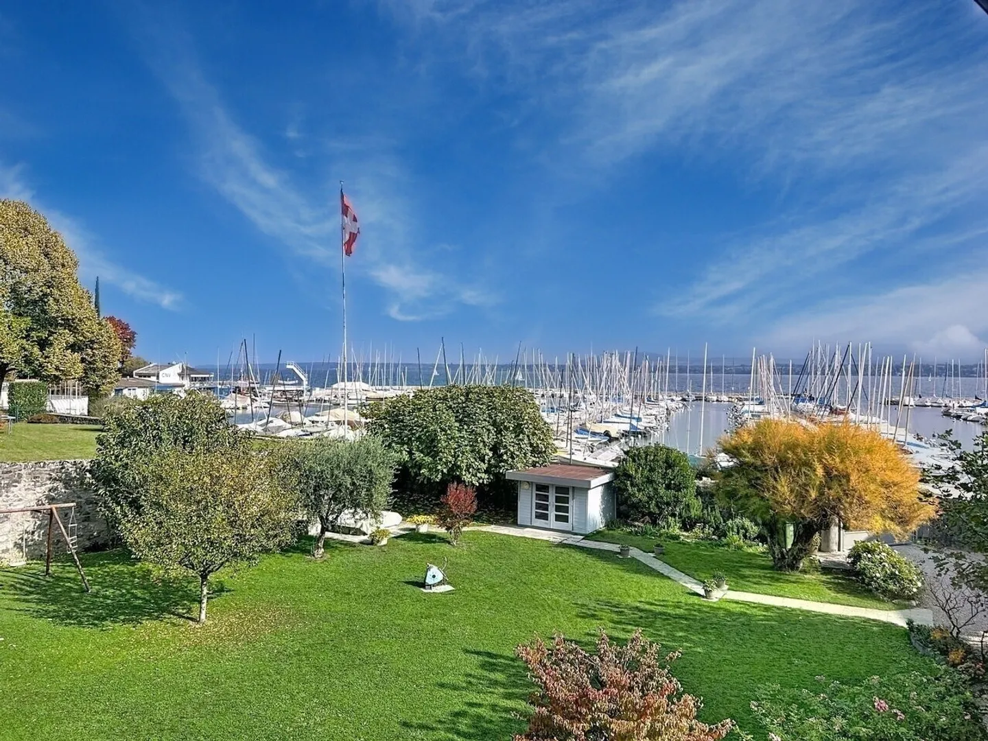 Magnificent villa just steps from the lake - Photo 1 of 13