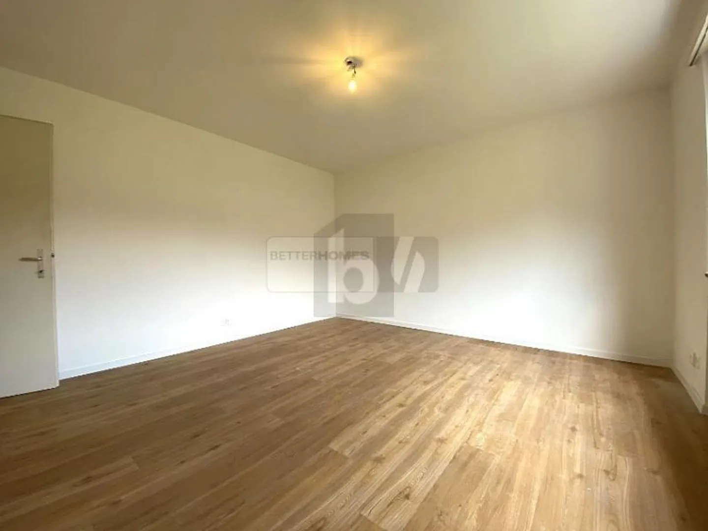 LIGHT FLOWS IN A QUIET LOCATION - Photo 3 of 6