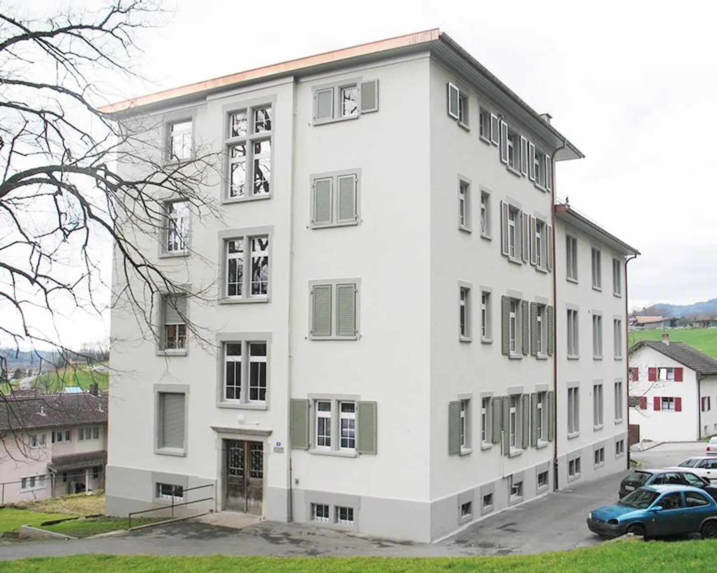 Appartement simple confortable dans un quartier résidentiel calme - Photo 2 sur 6