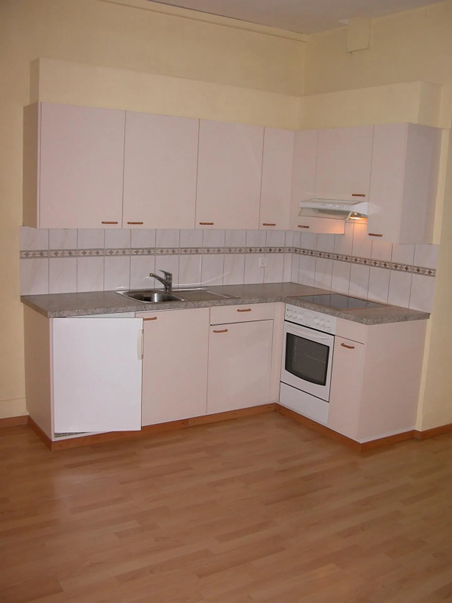 Appartement simple confortable dans un quartier résidentiel calme - Photo 3 sur 6