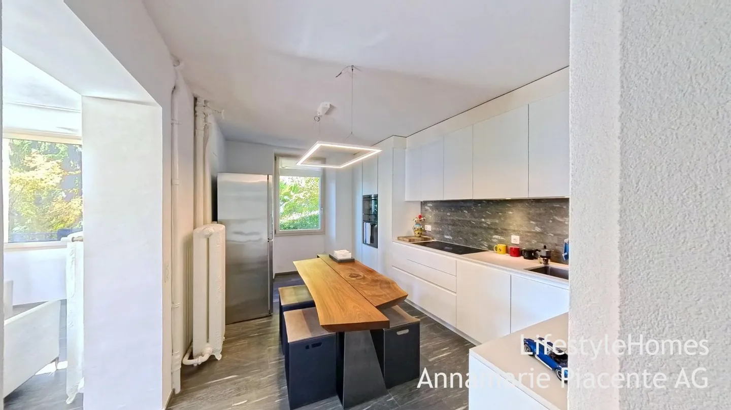 VILLA WITH LAKE VIEW - Photo 4 of 13