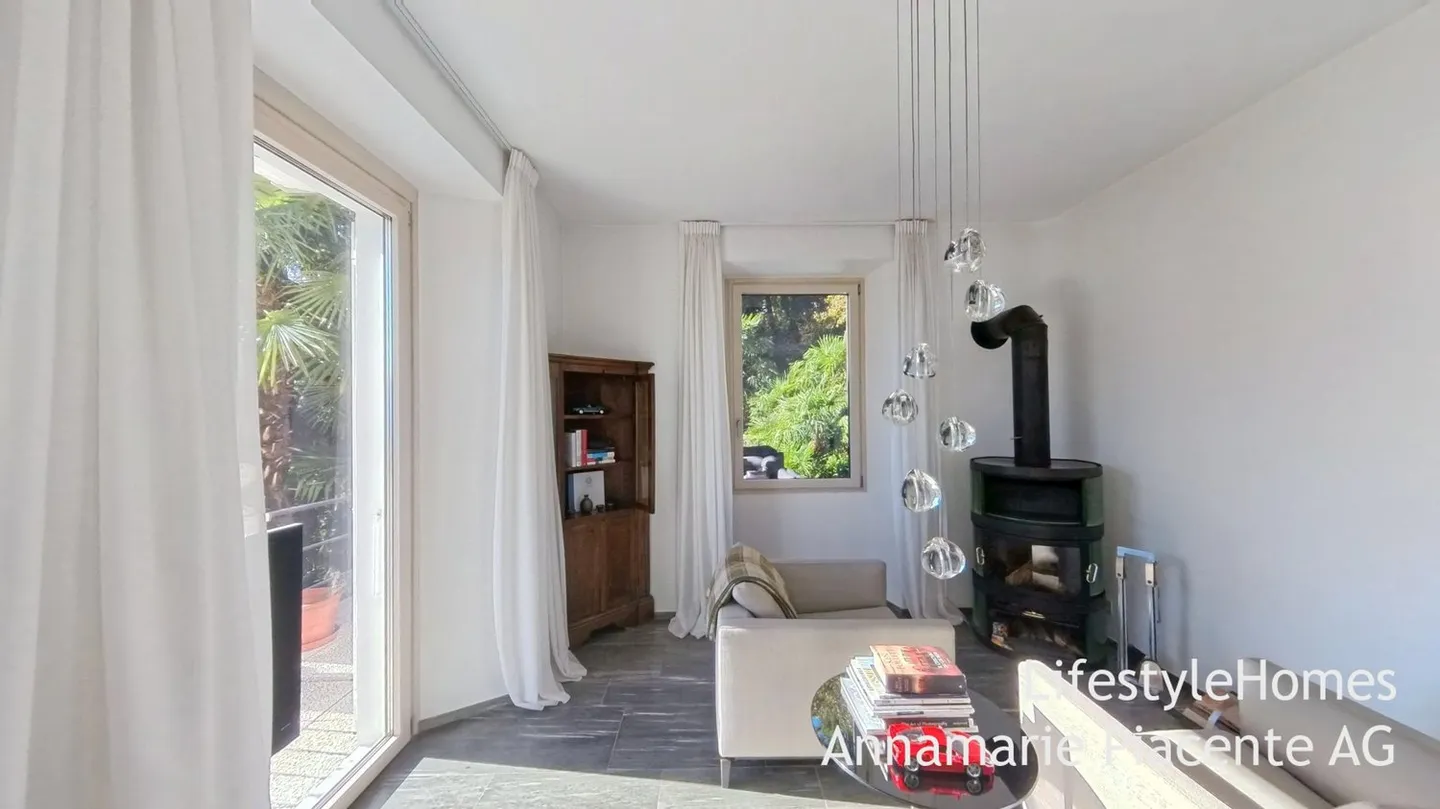 VILLA WITH LAKE VIEW - Photo 6 of 13