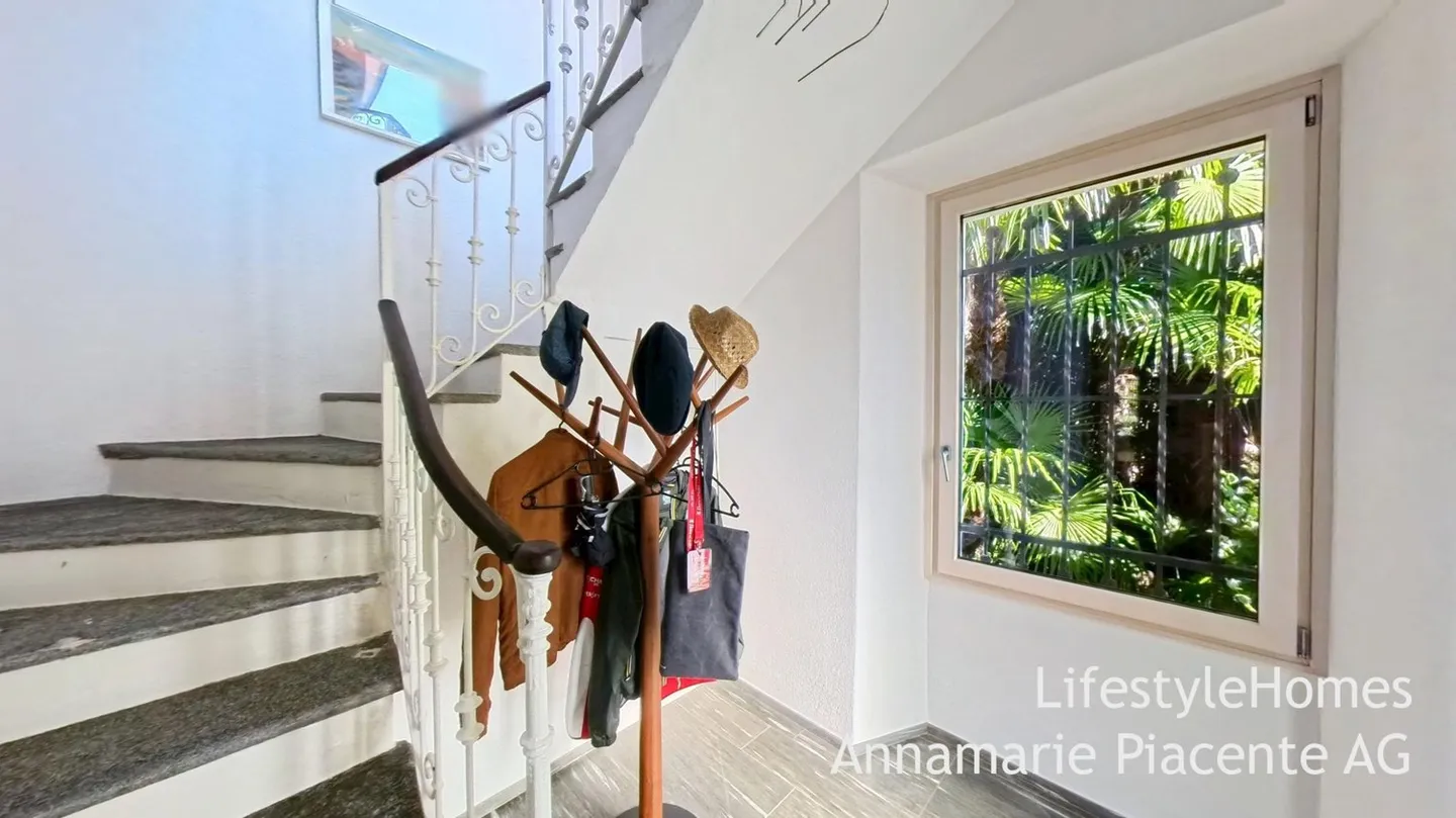 VILLA WITH LAKE VIEW - Photo 12 of 13