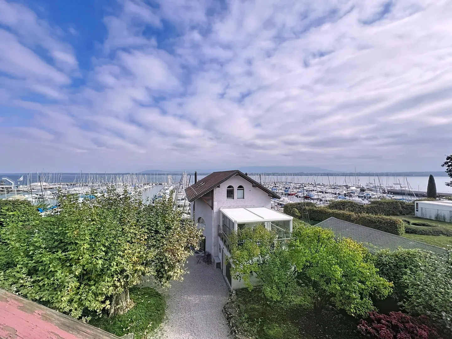 Magnificent villa just steps from the lake - Photo 13 of 13