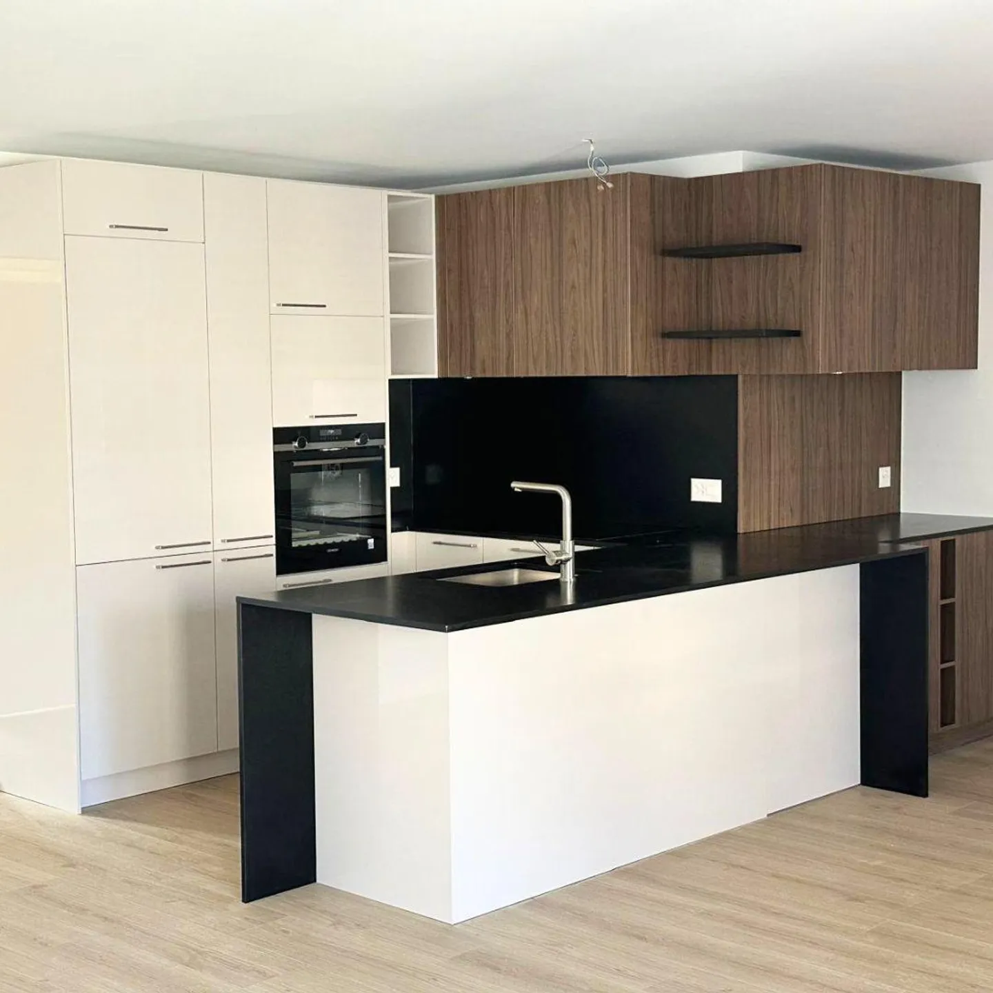 For rent - Fully renovated 3.5 room apartment in the city center - Photo 1 of 6