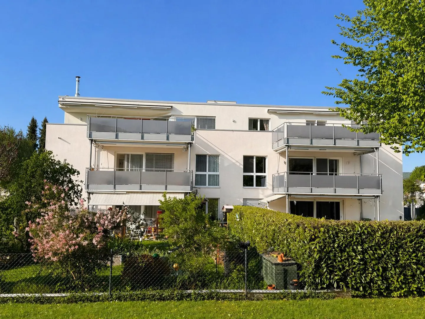 Bright and spacious apartment in a prime location with a hobby room and 2 carports - Photo 1 of 10