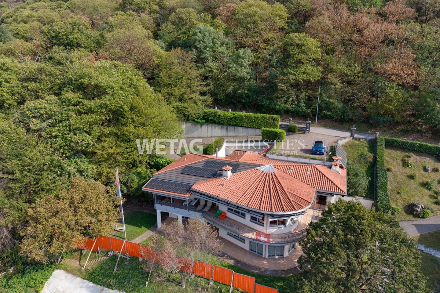 Elegant villa for sale in Lugano-Vezia with indoor pool & Grottino... - Photo 1 of 13