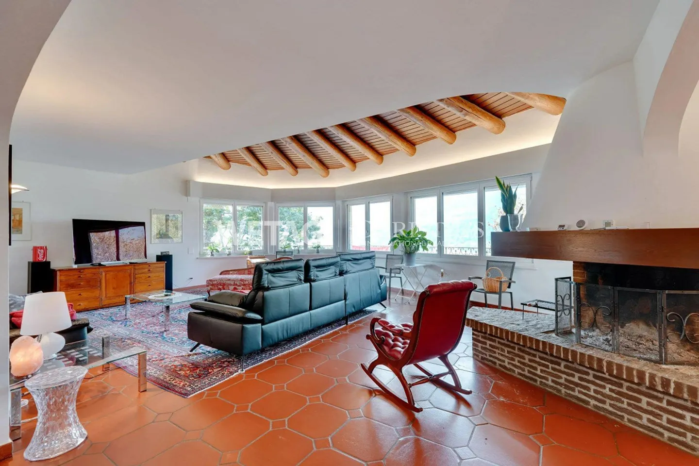 Elegant villa for sale in Lugano-Vezia with indoor pool & Grottino... - Photo 2 of 13